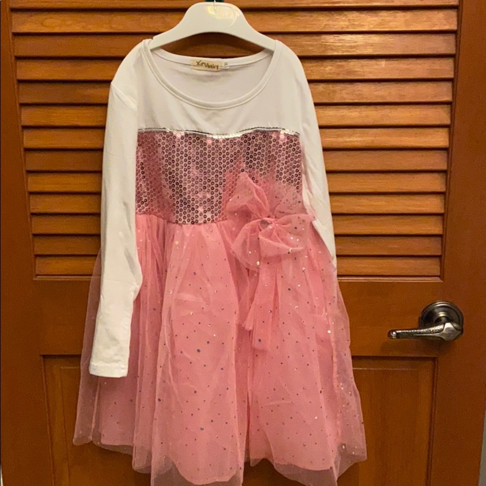 Pink and white dress size 130 6/7
